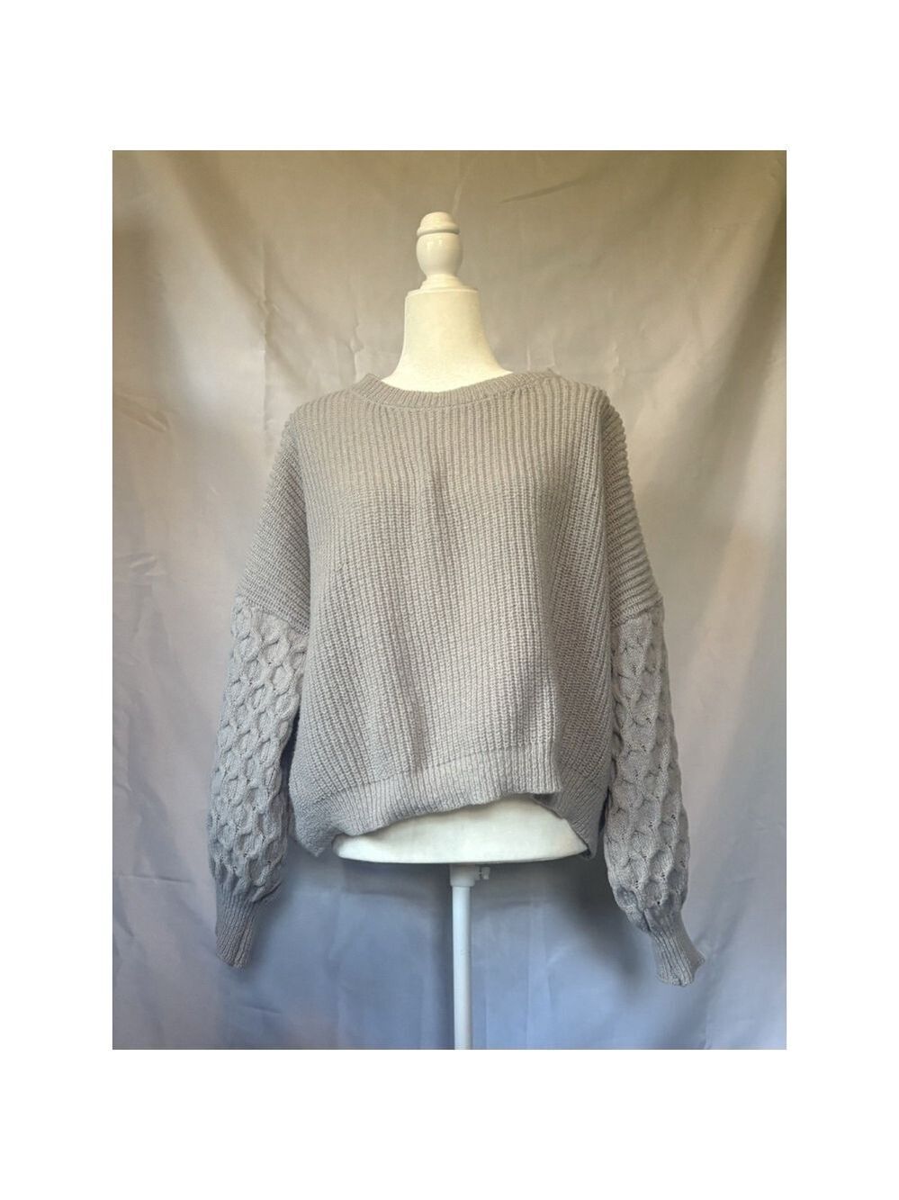 Gray Cable-Knit Pullover Sweater Textured Balloon Sleeve Crew Neck Long Sleeve